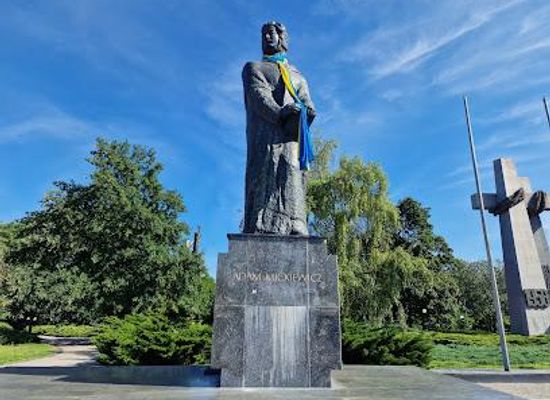 poland/poznan/landmark/monument-to-adam-mickiewicz