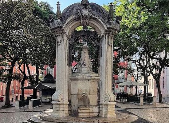 portugal/estremadura/landmark/chafariz-do-carmo
