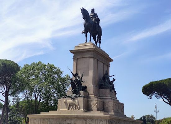 italy/rome/trastevere/landmark/war-monument