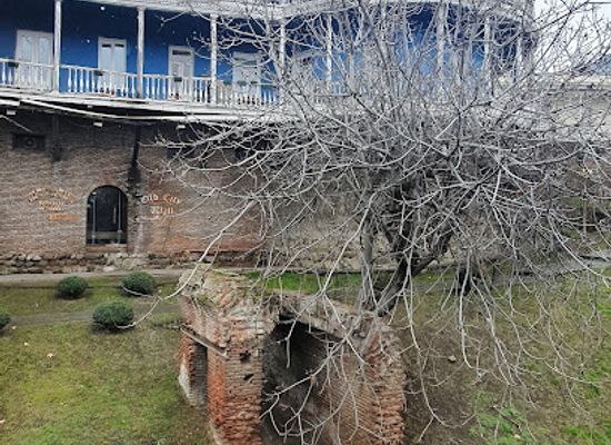georgia/tbilisi/old-tbilisi/landmark/old-town-wall-ruins