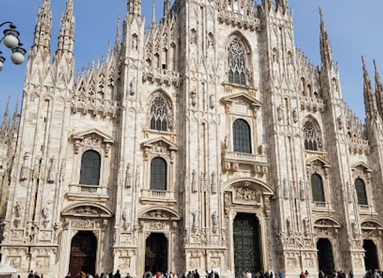 italy/milan/landmark/piazza-della-scala