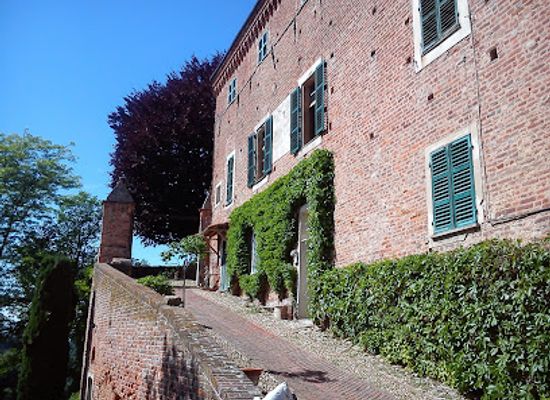italy/roero/landmark/castello-di-monteu-roero