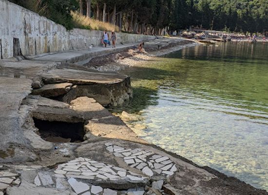 montenegro/ulcinj/landmark/valdanos-beach