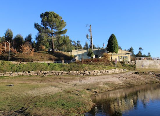 portugal/minho/landmark/praia-fluvial-do-ermal-ilha-do-ermal