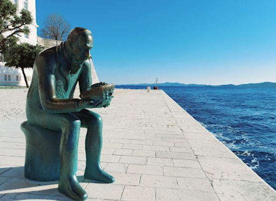 croatia/zadar/landmark/statue-of-spiro-brusina