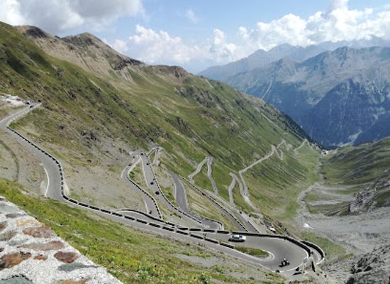 italy/val-venosta/landmark/arrivo-la-stelvio-santini