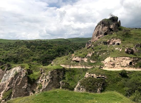 armenia/syunik/landmark/peschernyy-gorod-khndzoresk