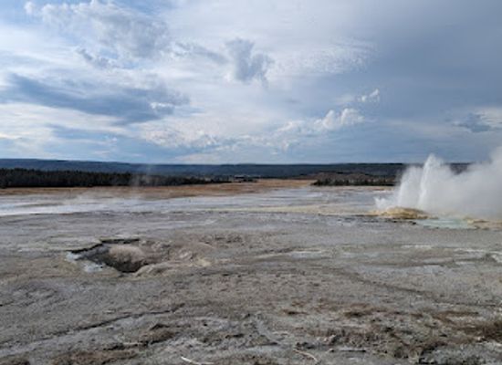 montana/yellowstone-national-park/landmark/yellowstone-lower-geyser-basin
