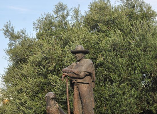 portugal/alentejo/landmark/estatua-do-pastor-alentejano