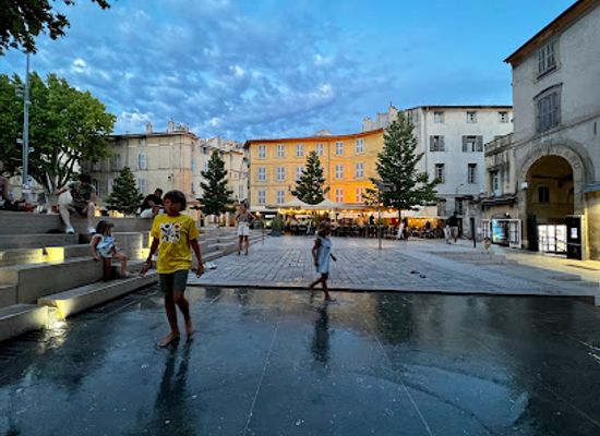 france/aix-en-provence/landmark/fontaine-de-palais-du-justice