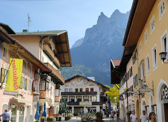 germany/altbayern/landmark/mittenwald-old-town