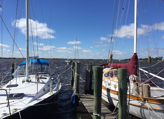 florida/stuart/landmark/the-harbor-inn-marina