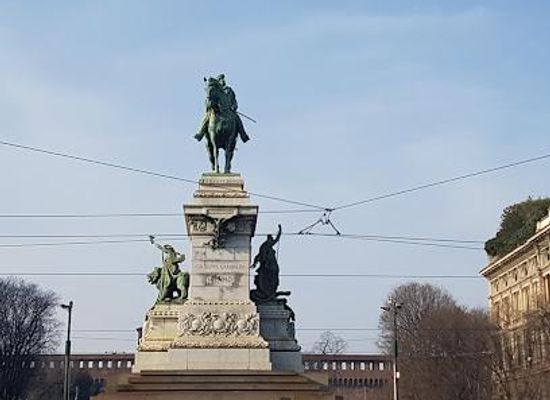 italy/brianza/landmark/largo-cairoli