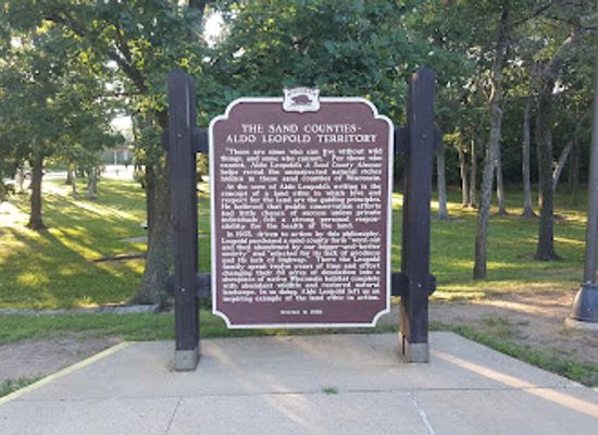 wisconsin/central-sands/landmark/wisconsin-state-historical-marker-270-the-sand-counties-aldo-leopold-territory
