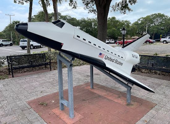 florida/cape-canaveral/landmark/cape-canaveral-city-hall-space-shuttle-sculpture