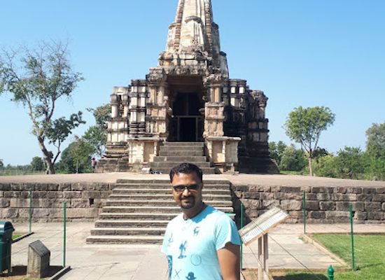 india/central-india/landmark/dulhadev-shiva-temple