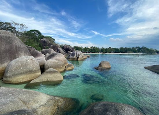 indonesia/bangka-belitung-islands/landmark/pantai-laskar-pelangi