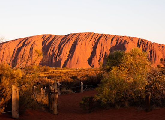 australia/outback/landmark/uluru-coach-sunset-viewing-area