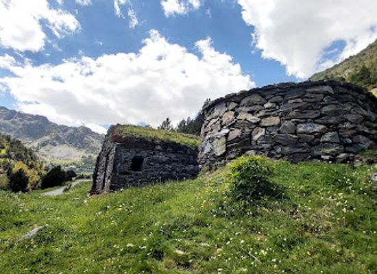 andorra/arinsal/landmark/cabanes-del-castellar