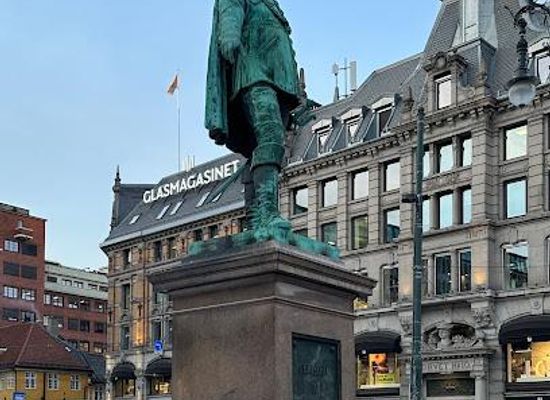norway/akershus/landmark/christian-iv-statue