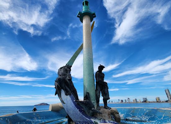 mexico/mazatlan/landmark/monumento-al-pescador