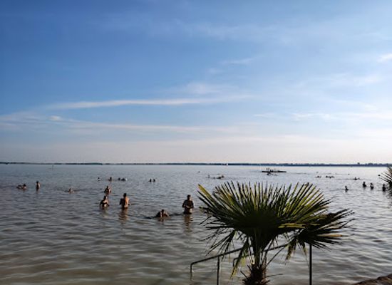 hungary/western-transdanubia/landmark/gyenesdiasi-strand