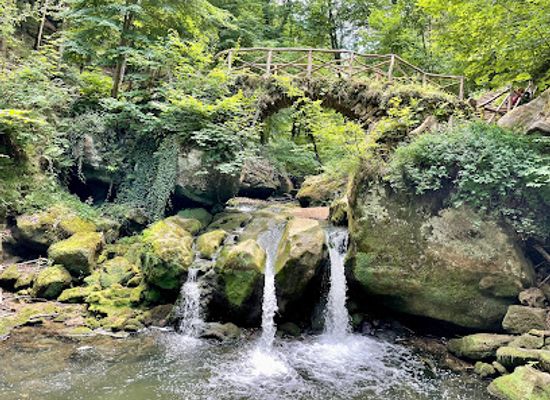 luxembourg/mullerthal-trail/landmark/schiessentumpel-scheissendempel-waterfall