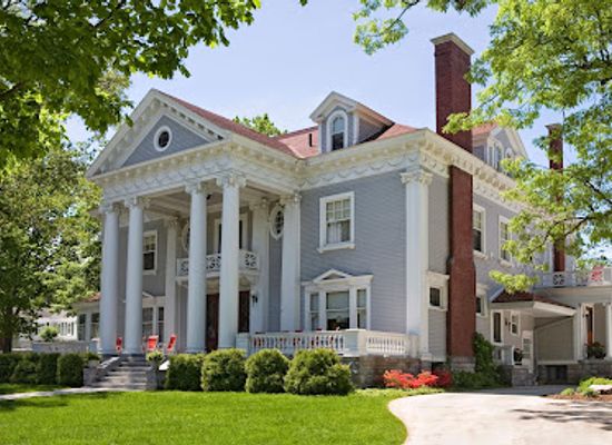 michigan/traverse-city/landmark/wellington-inn