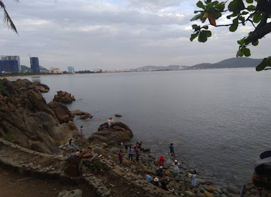vietnam/quy-nhon/landmark/food-places