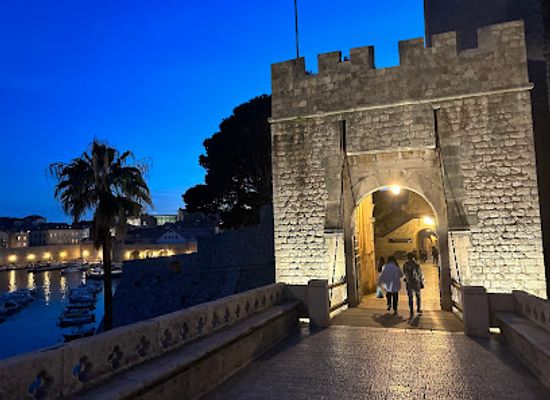 croatia/dubrovnik/landmark/ploce-gate