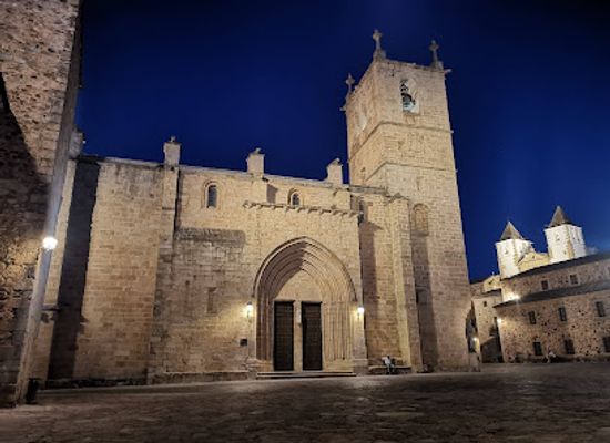 spain/extremadura/landmark/guias-historiadores-de-extremadura