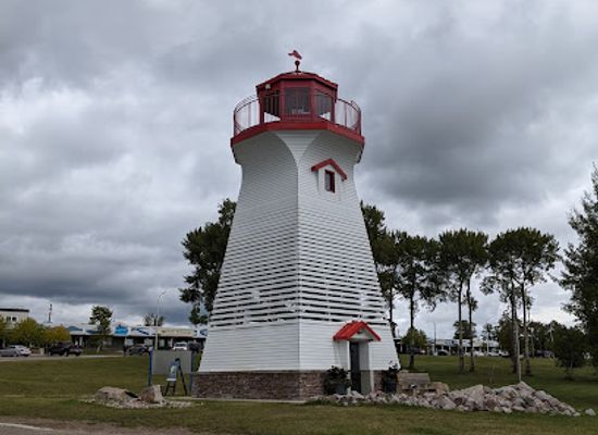 canada/northern-ontario/landmark/terrace-bay-lighthouse