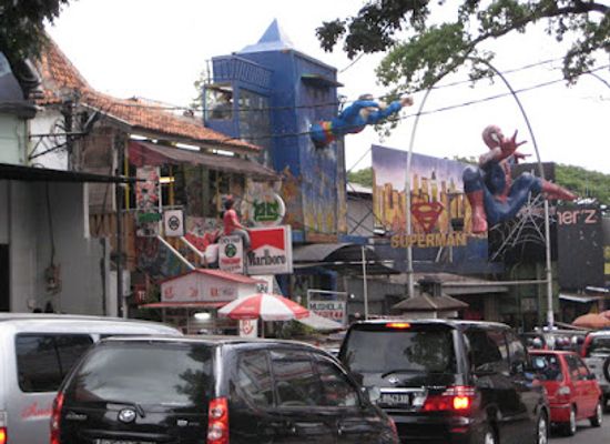 indonesia/bandung/cihampelas/landmark/jalan-cihampelas-bandung