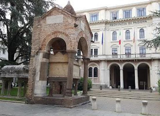 italy/venice/landmark/piazza-antenore
