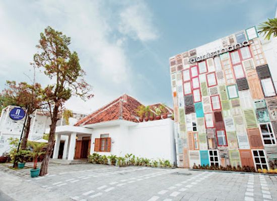 indonesia/yogyakarta/prawirotaman/landmark/adhisthana-hotel