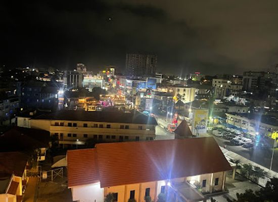 ghana/akyem/landmark/oxford-street-mall-osu