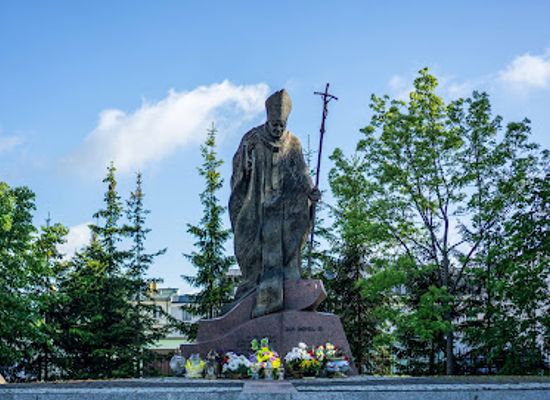 poland/suwalki/landmark/pomnik-jana-pawla-ii-w-suwalkach