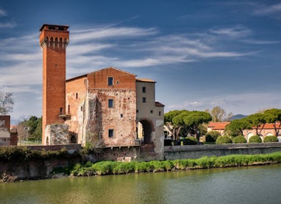 italy/lunigiana/landmark/torre-guelfa