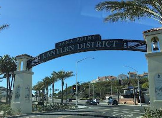california/laguna-beach/landmark/dana-point-lantern-district-sign