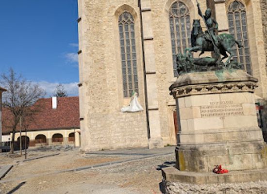 romania/cluj-napoca/landmark/statuia-sfantului-gheorghe-din-cluj-napoca