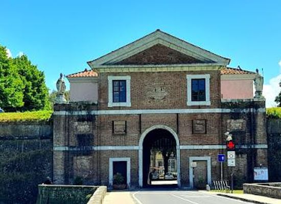italy/lucca/landmark/porta-san-donato