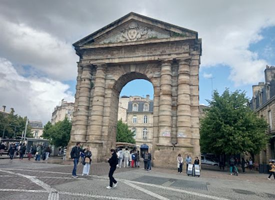 france/bordeaux/landmark/place-de-la-victoire