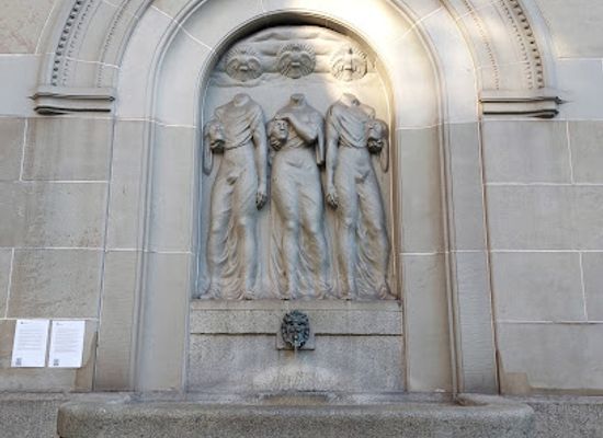 switzerland/zurich/landmark/lindenhof-point-d-eau