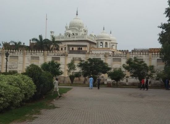 pakistan/lahore/model-town/landmark/m-block-park