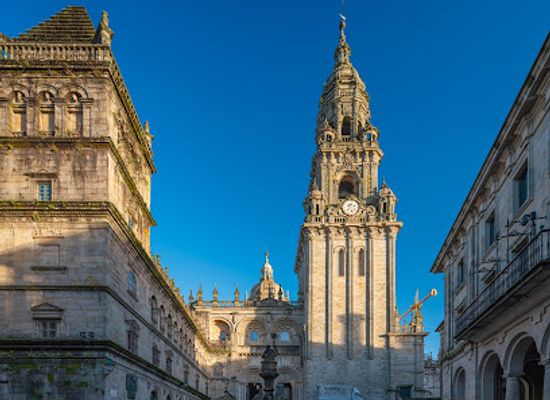 spain/santiago-de-compostela/landmark/praza-da-quintana-de-vivos