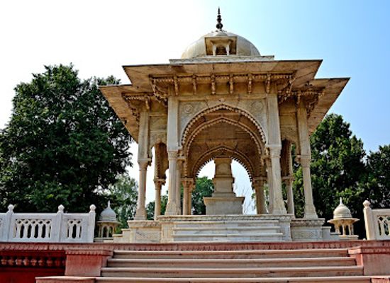 india/lucknow/landmark/victoria-memorial-lucknow
