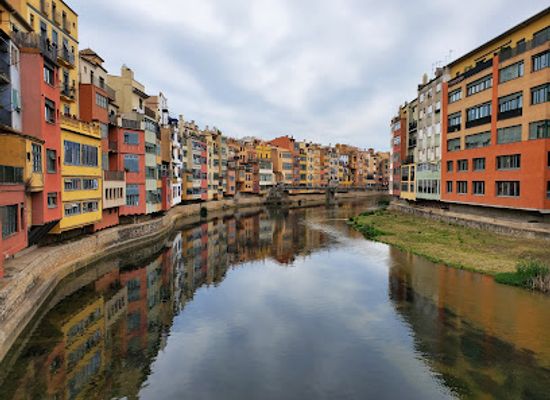 spain/girona/landmark/cases-de-l-onyar