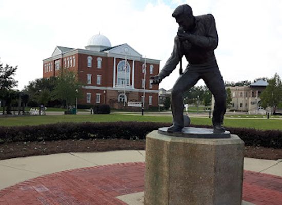 mississippi/tupelo/landmark/cadence-bank-arena