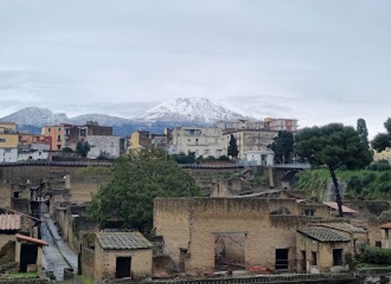italy/herculaneum/landmark/casa-dell-erma-di-bronzo