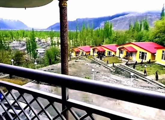 pakistan/skardu/landmark/skardu-view-point-hotel-and-huts